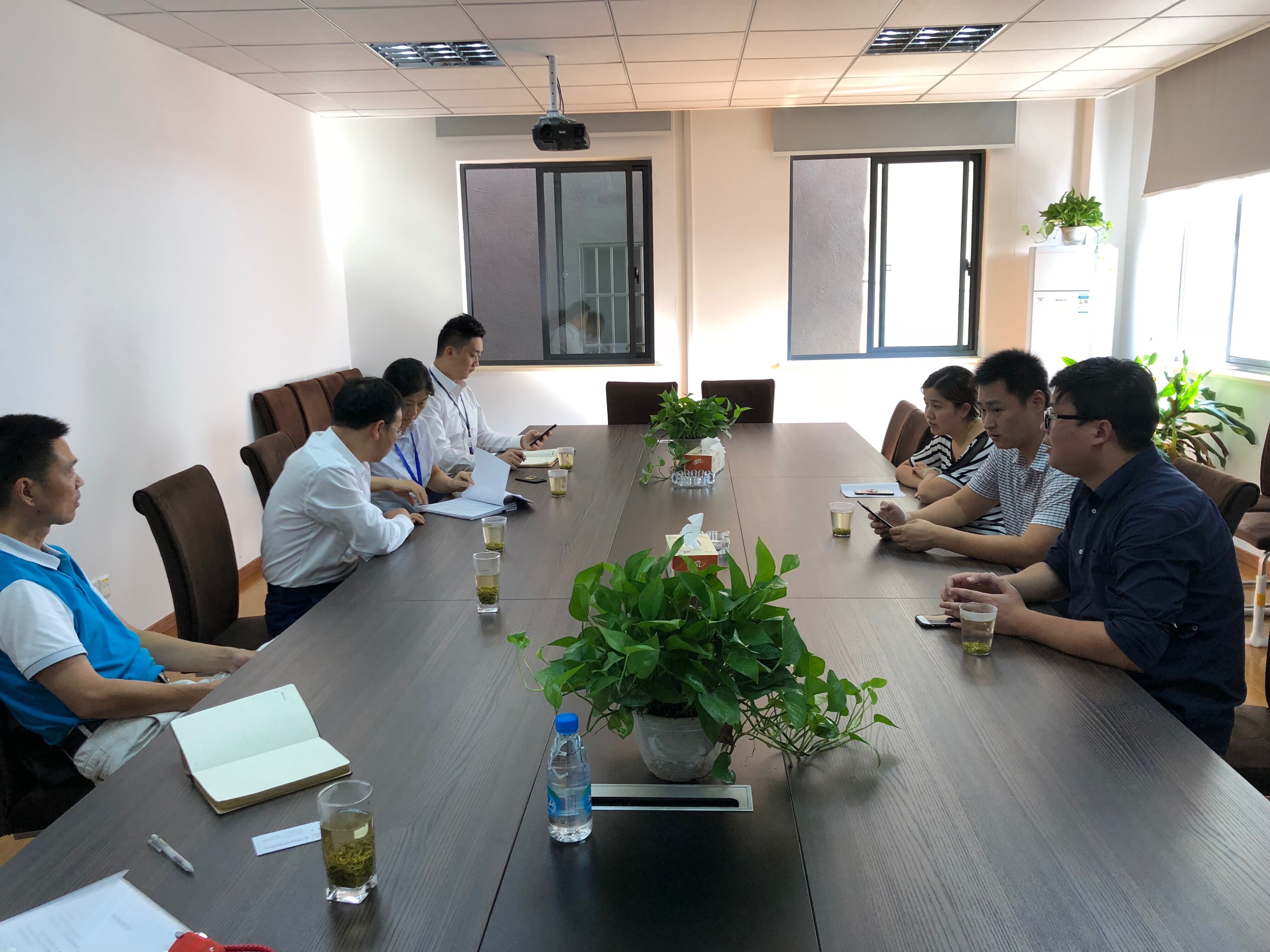 切实验展国企继续 精准扶贫在行动.doc